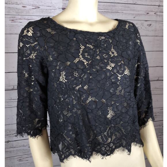 Club Monaco Black Lace Cropped Top scalloped hems back button closing size small - Picture 4 of 12